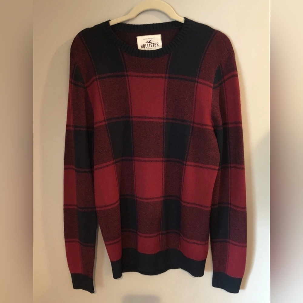 Hollister Men's Plaid Crewneck Sweater - Red and Black